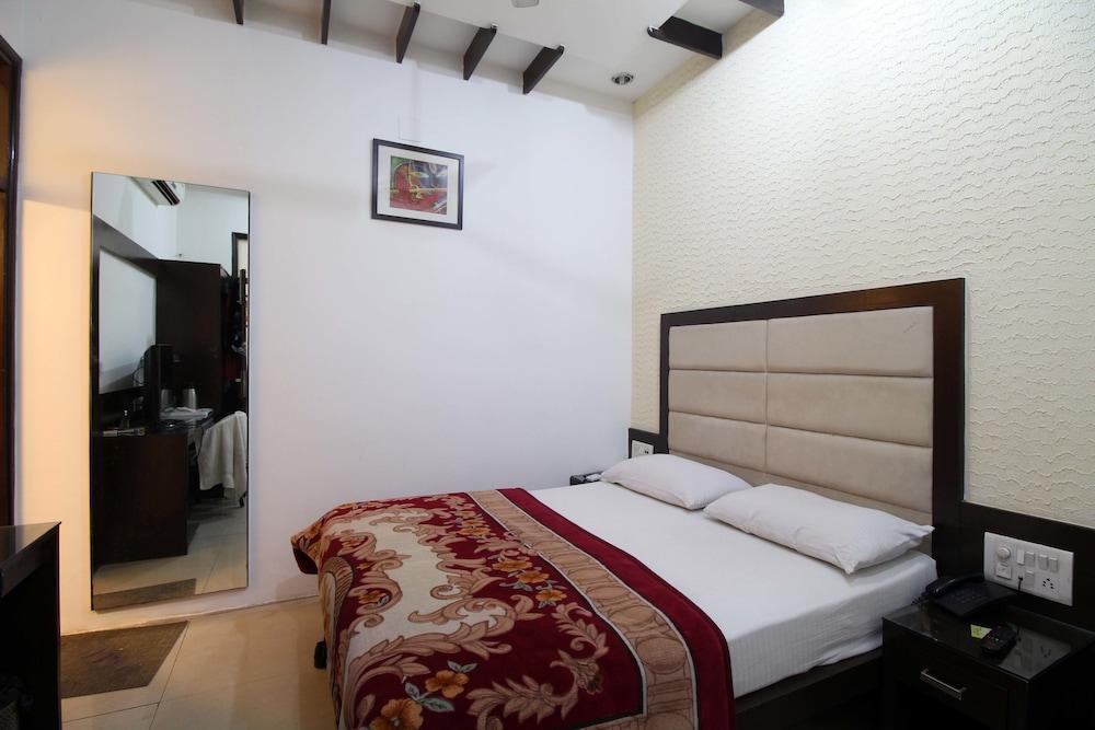 Hotel Baba Inn-By Rcg Hotels Nueva Delhi Exterior foto