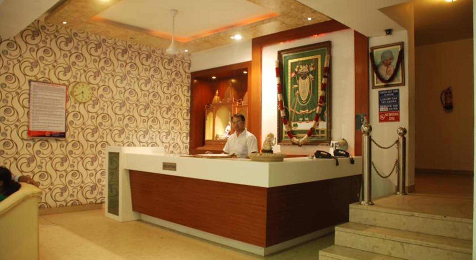 Hotel Baba Inn-By Rcg Hotels Nueva Delhi Exterior foto