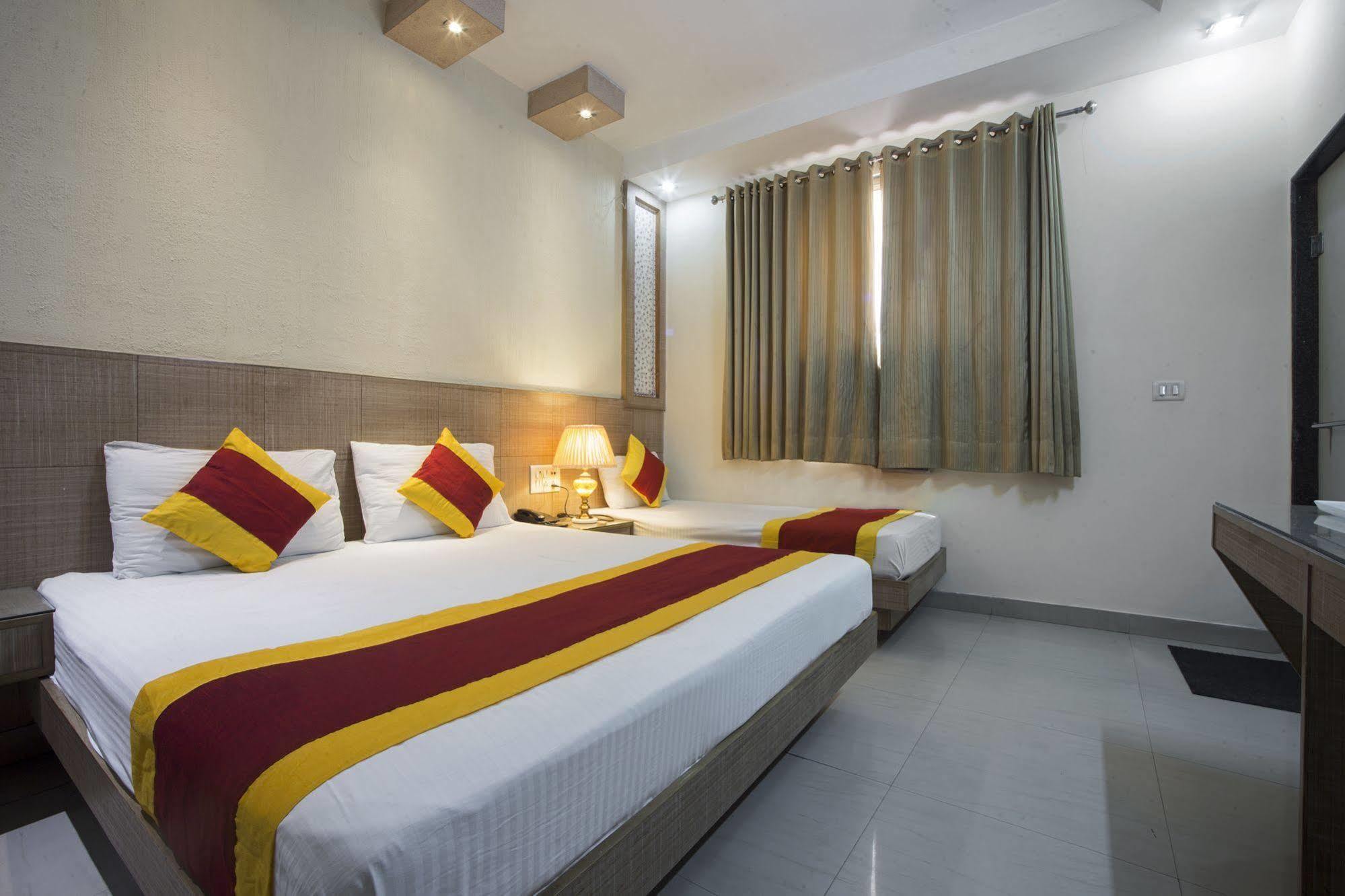 Hotel Baba Inn-By Rcg Hotels Nueva Delhi Exterior foto