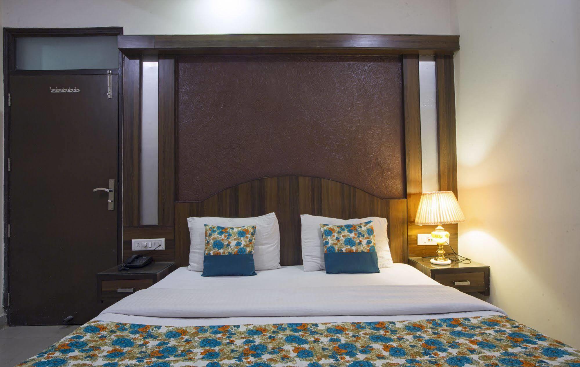 Hotel Baba Inn-By Rcg Hotels Nueva Delhi Exterior foto