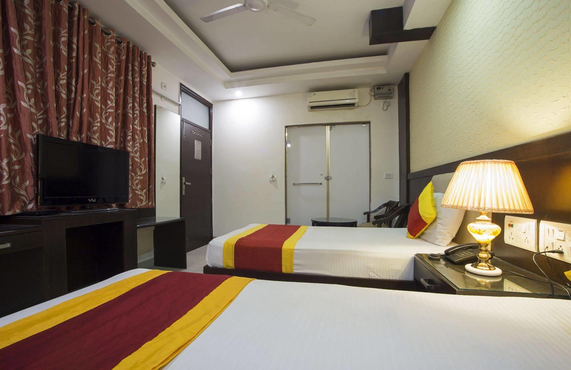 Hotel Baba Inn-By Rcg Hotels Nueva Delhi Exterior foto