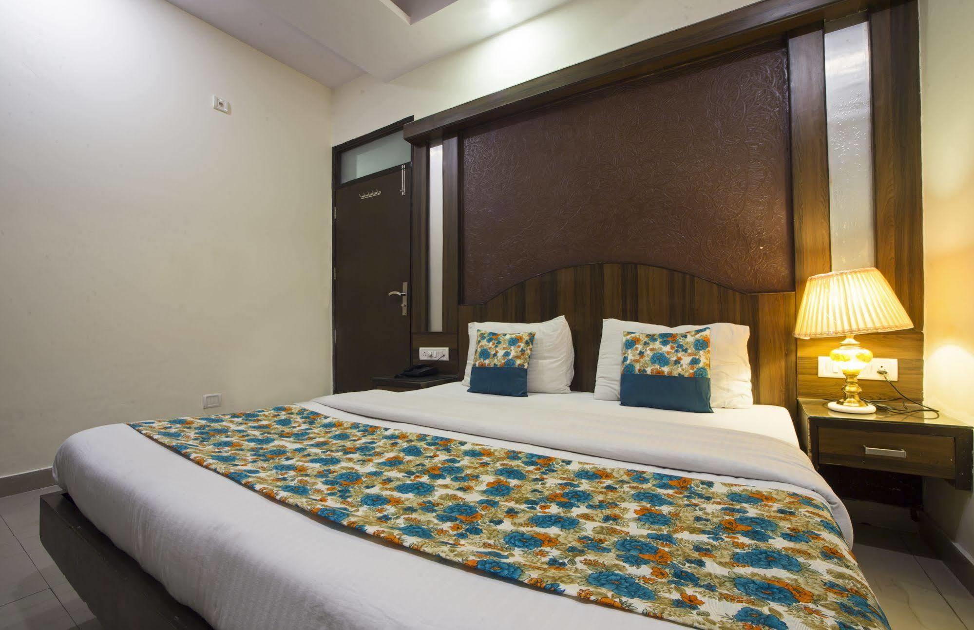 Hotel Baba Inn-By Rcg Hotels Nueva Delhi Exterior foto