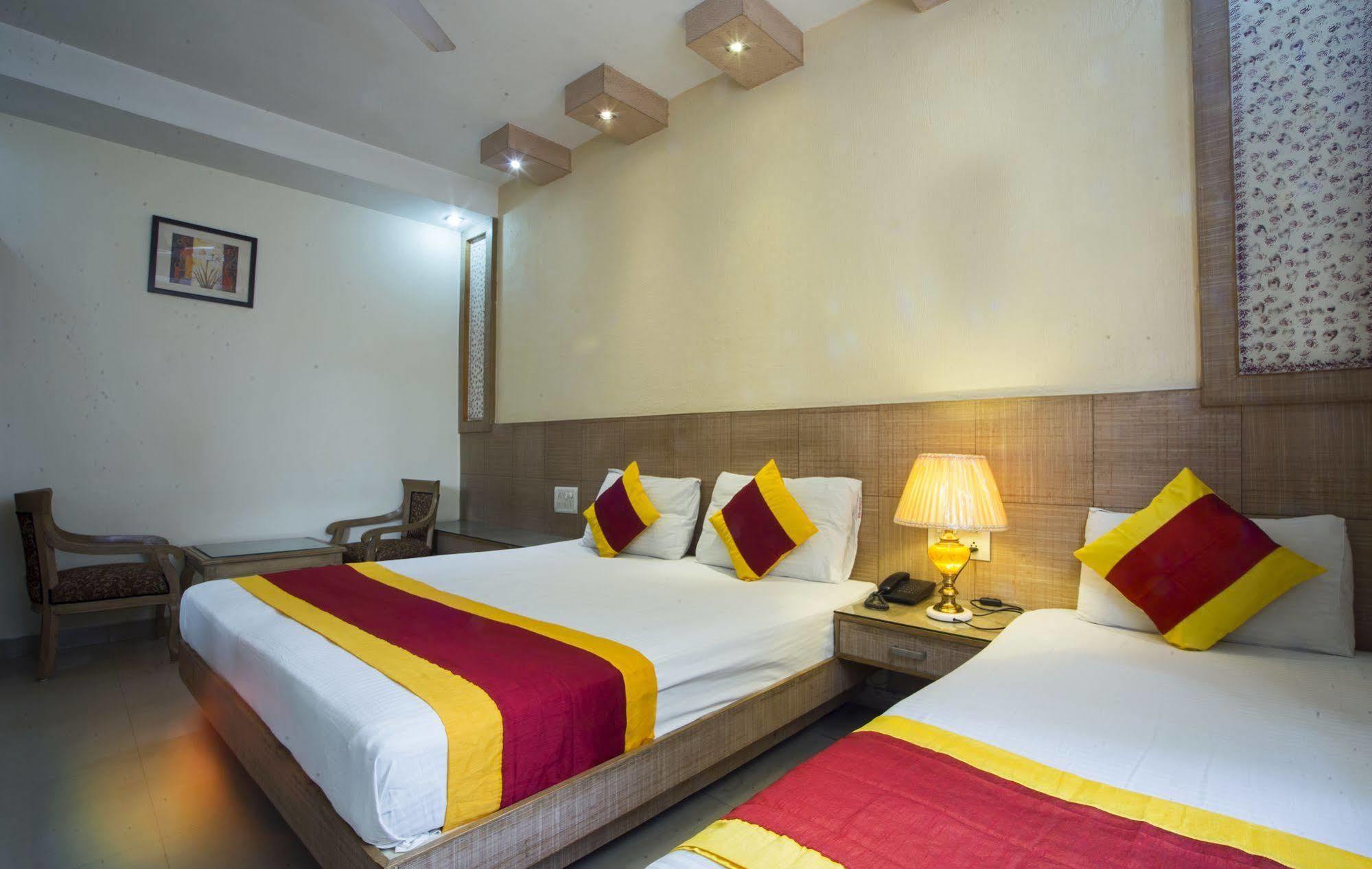 Hotel Baba Inn-By Rcg Hotels Nueva Delhi Exterior foto