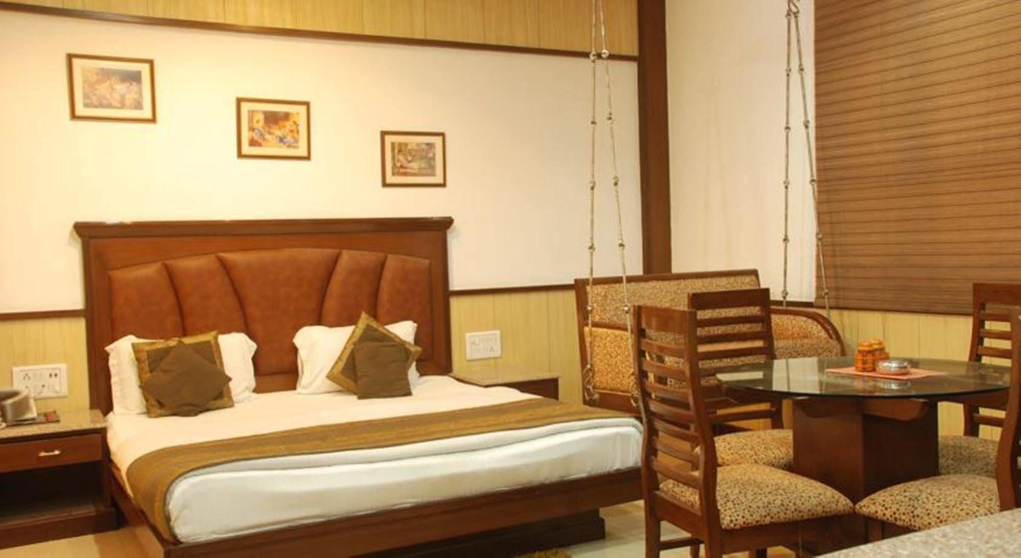 Hotel Baba Inn-By Rcg Hotels Nueva Delhi Exterior foto