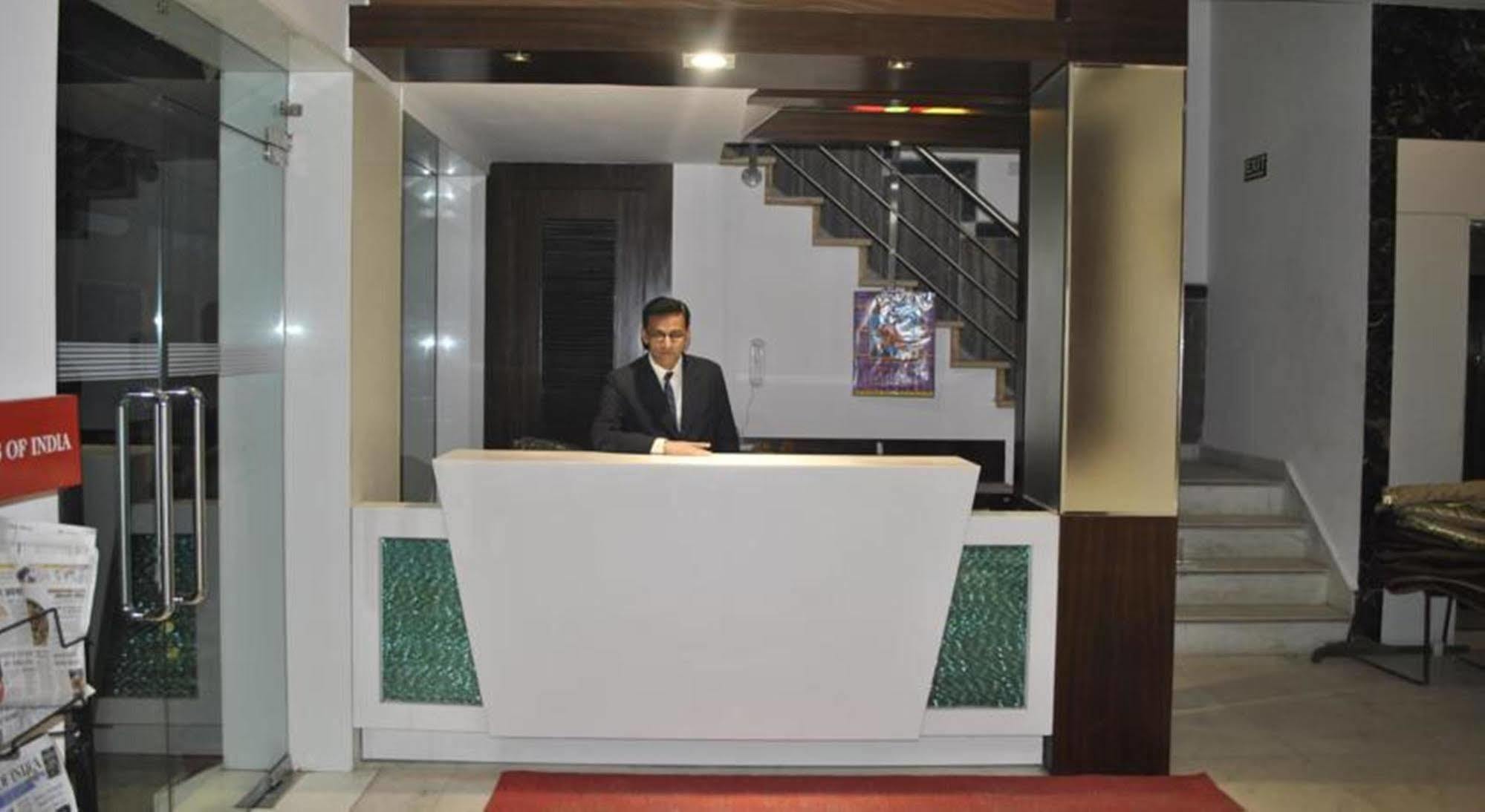 Hotel Baba Inn-By Rcg Hotels Nueva Delhi Exterior foto