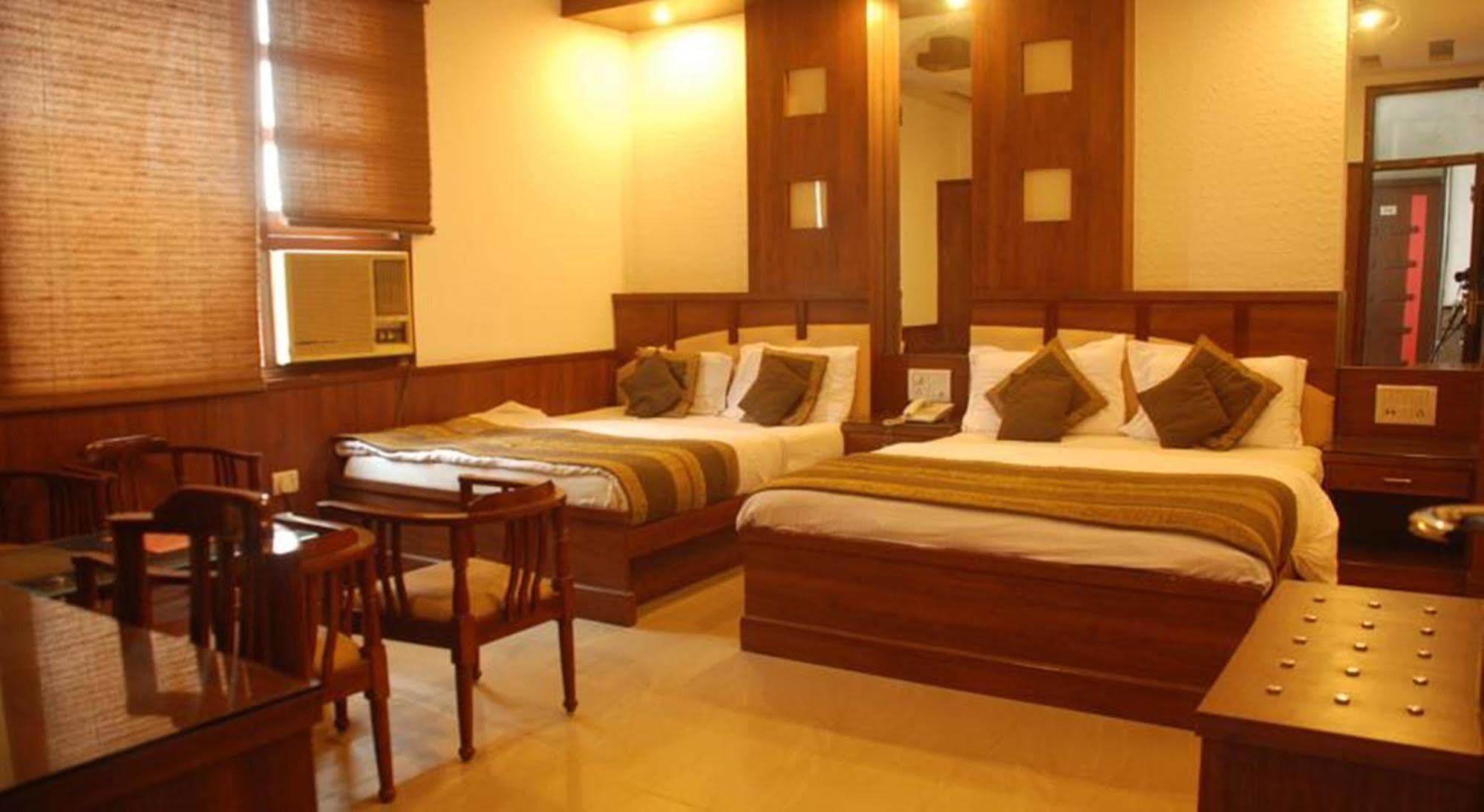Hotel Baba Inn-By Rcg Hotels Nueva Delhi Exterior foto