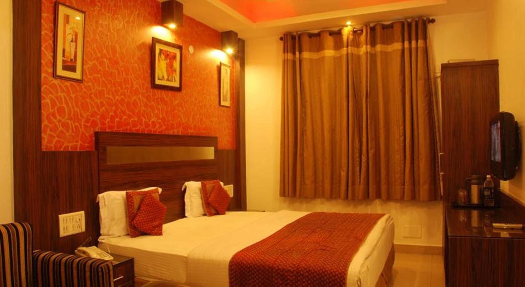 Hotel Baba Inn-By Rcg Hotels Nueva Delhi Exterior foto