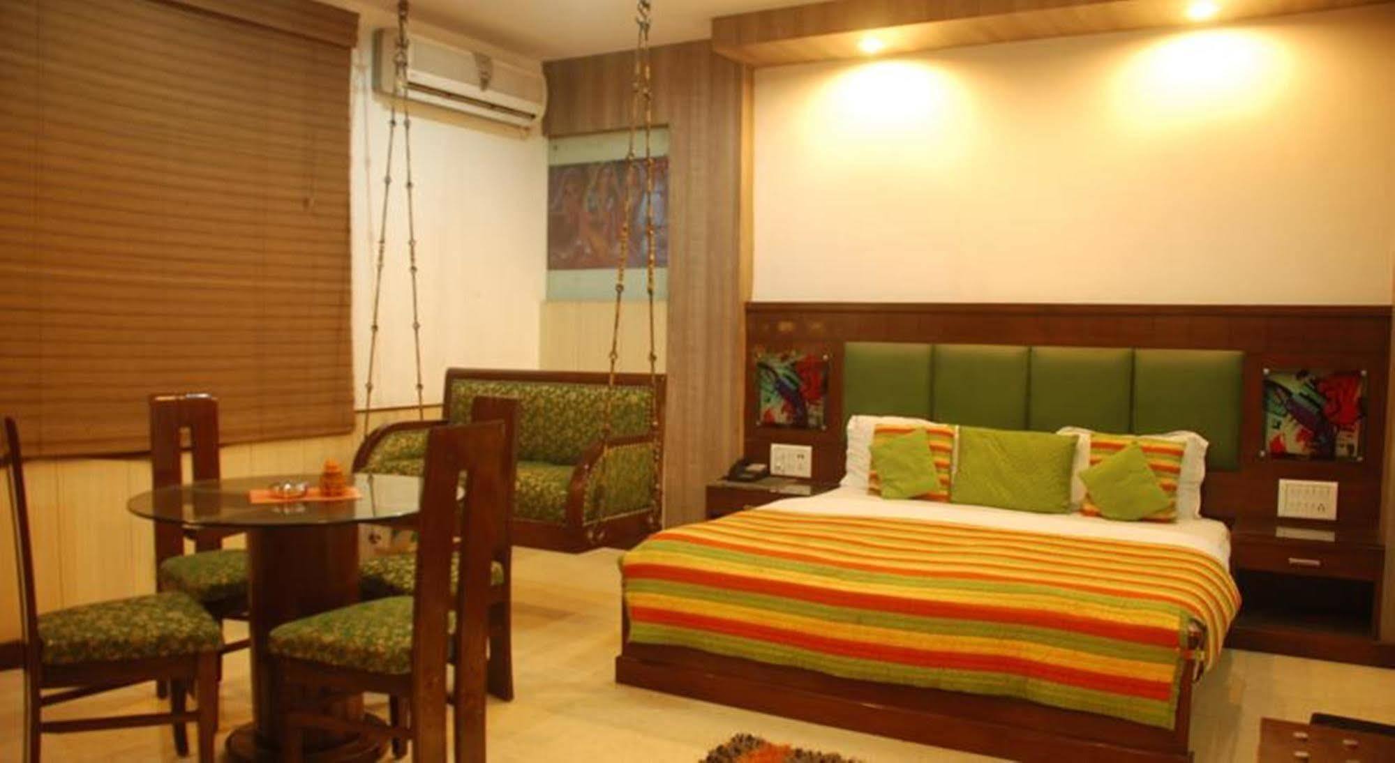 Hotel Baba Inn-By Rcg Hotels Nueva Delhi Exterior foto