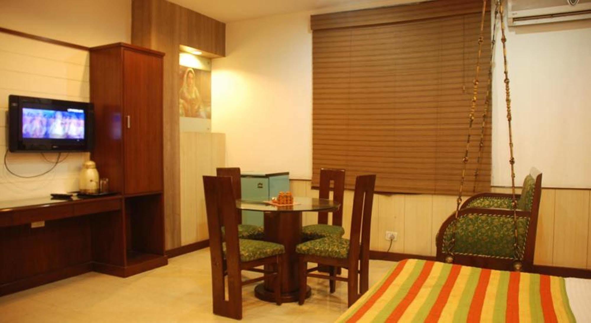 Hotel Baba Inn-By Rcg Hotels Nueva Delhi Exterior foto